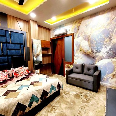 Premium Homestay Near Banke Bihari Ji With Power Backup - Free Wifi - Washing Machine Etc Vrindāvan Exterior foto