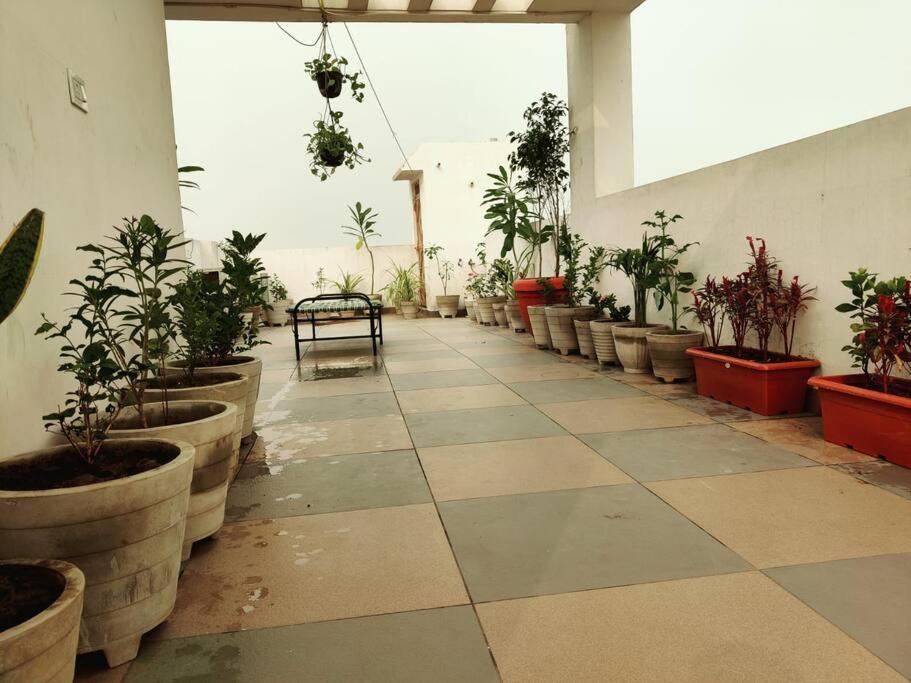 Premium Homestay Near Banke Bihari Ji With Power Backup - Free Wifi - Washing Machine Etc Vrindāvan Exterior foto