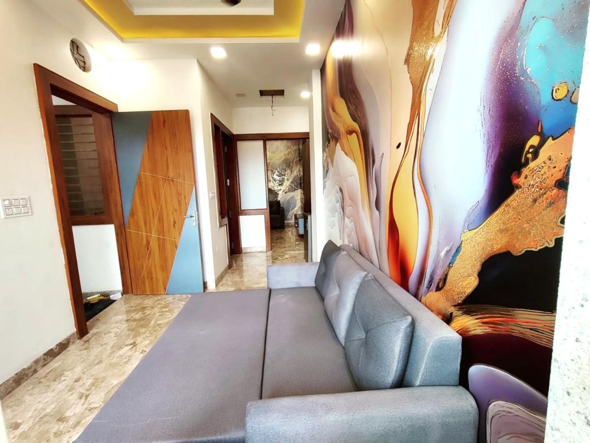 Premium Homestay Near Banke Bihari Ji With Power Backup - Free Wifi - Washing Machine Etc Vrindāvan Exterior foto