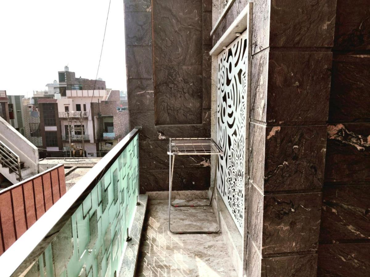 Premium Homestay Near Banke Bihari Ji With Power Backup - Free Wifi - Washing Machine Etc Vrindāvan Exterior foto