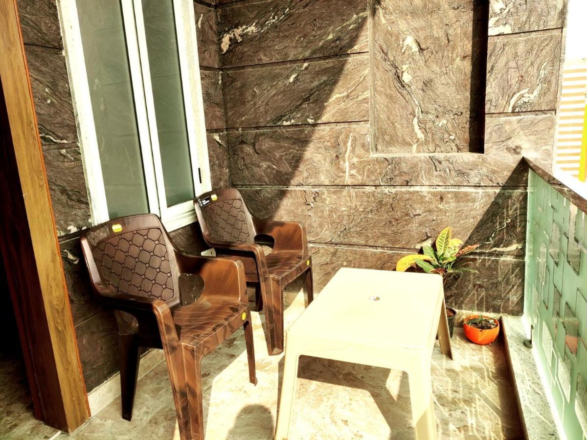 Premium Homestay Near Banke Bihari Ji With Power Backup - Free Wifi - Washing Machine Etc Vrindāvan Exterior foto