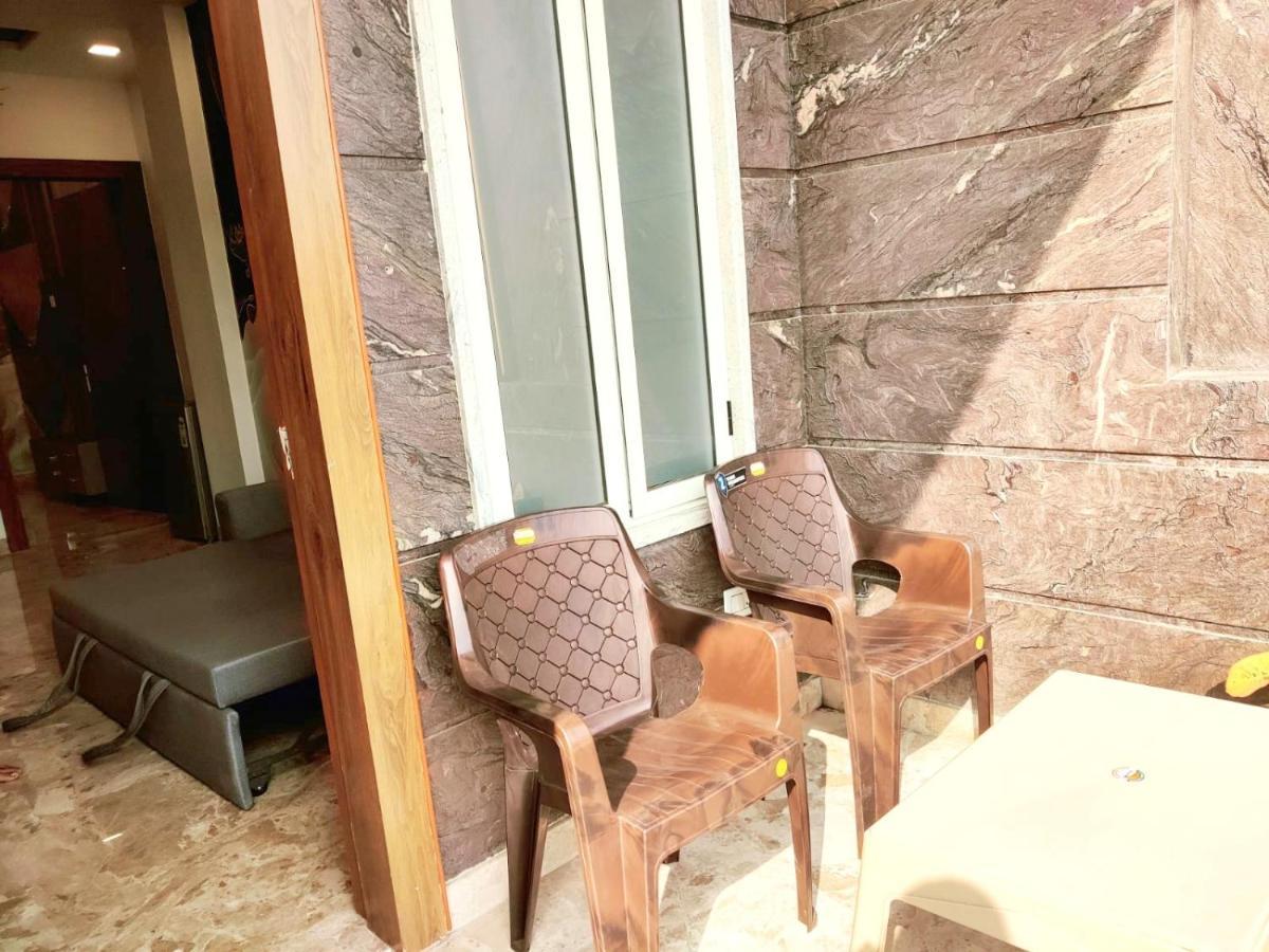 Premium Homestay Near Banke Bihari Ji With Power Backup - Free Wifi - Washing Machine Etc Vrindāvan Exterior foto