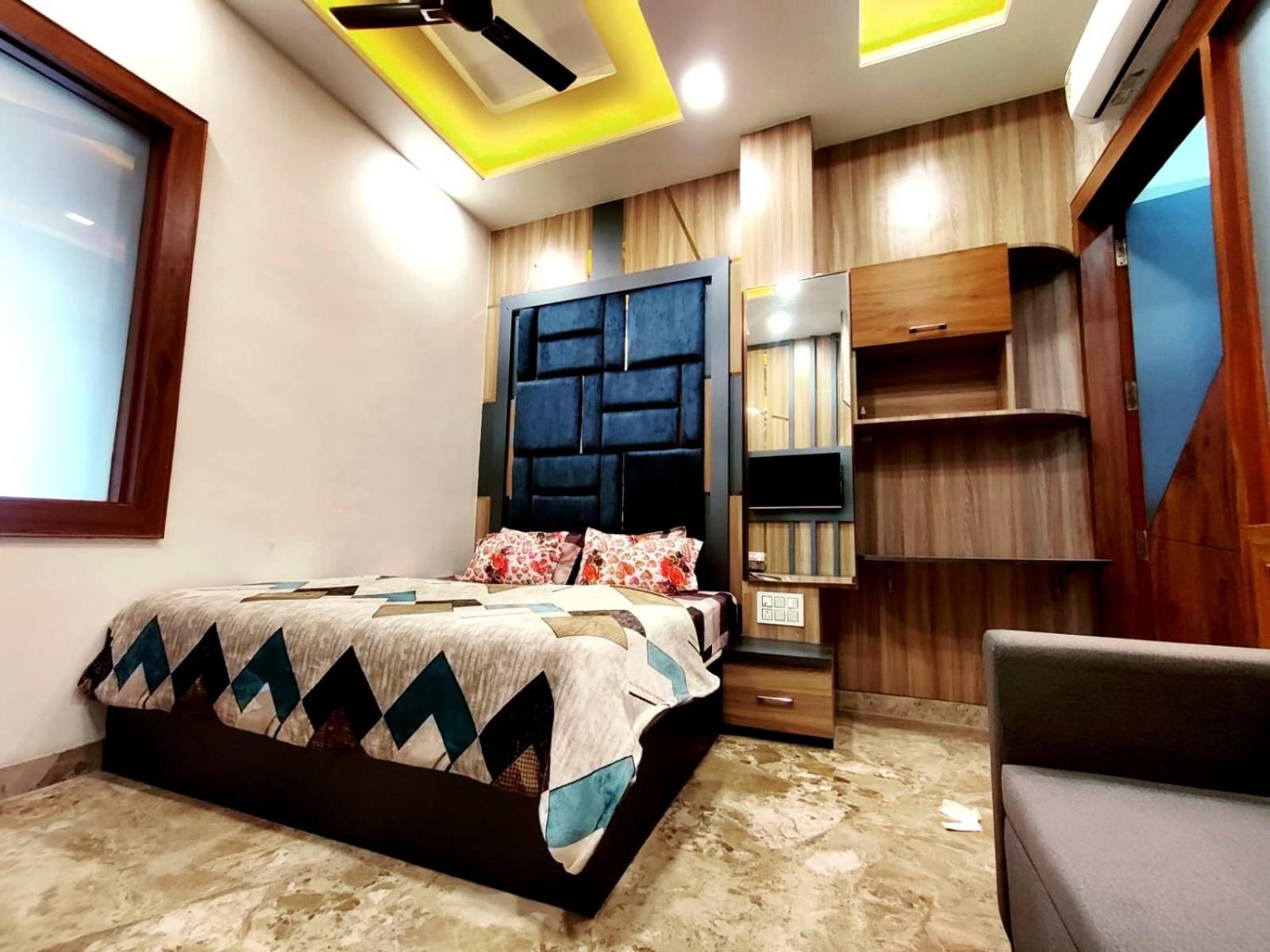 Premium Homestay Near Banke Bihari Ji With Power Backup - Free Wifi - Washing Machine Etc Vrindāvan Exterior foto