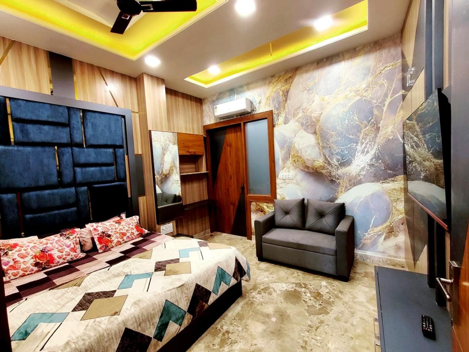Premium Homestay Near Banke Bihari Ji With Power Backup - Free Wifi - Washing Machine Etc Vrindāvan Exterior foto