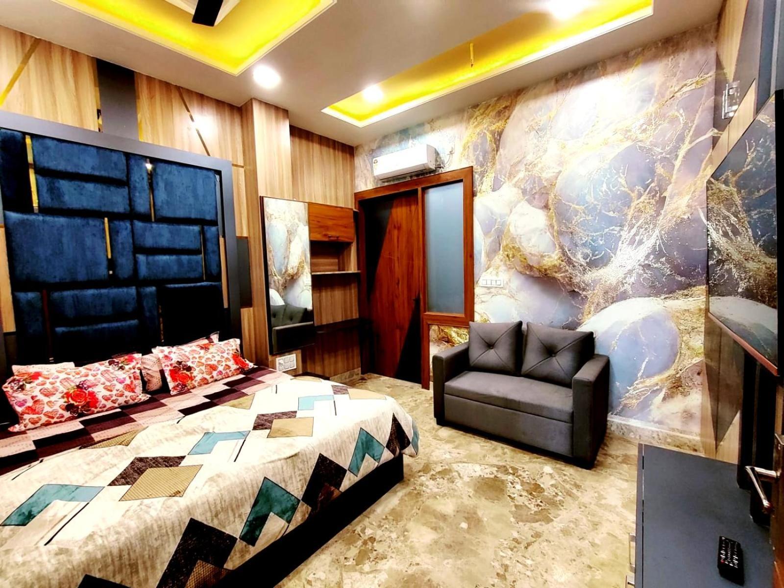 Premium Homestay Near Banke Bihari Ji With Power Backup - Free Wifi - Washing Machine Etc Vrindāvan Exterior foto