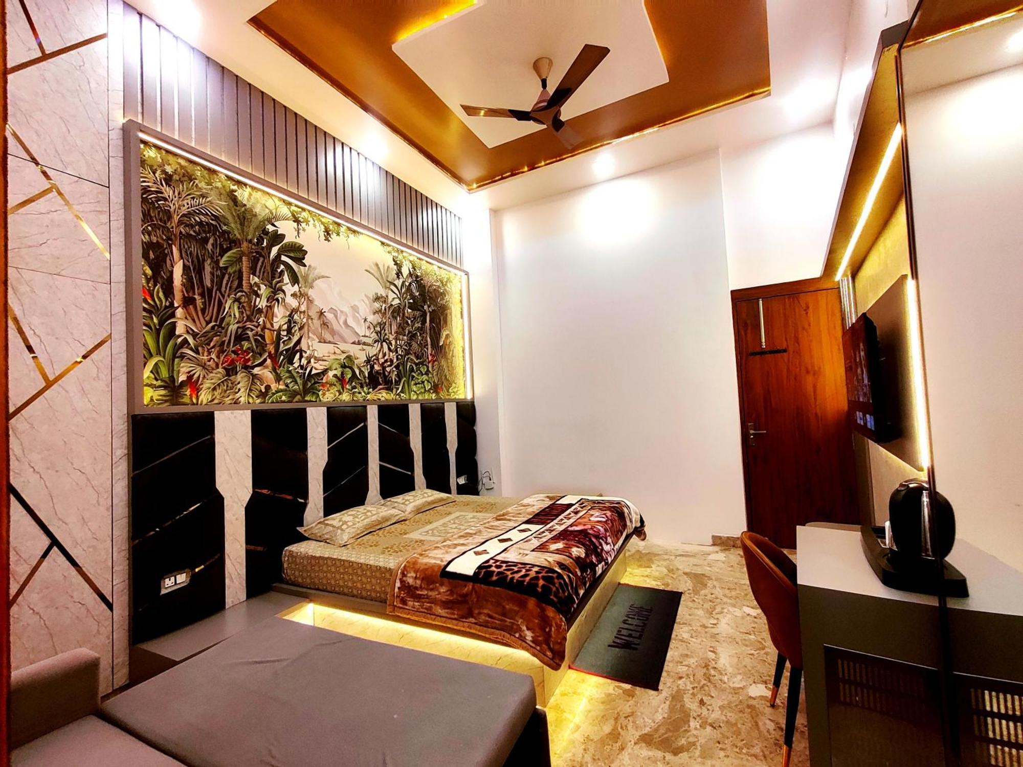 Premium Homestay Near Banke Bihari Ji With Power Backup - Free Wifi - Washing Machine Etc Vrindāvan Exterior foto