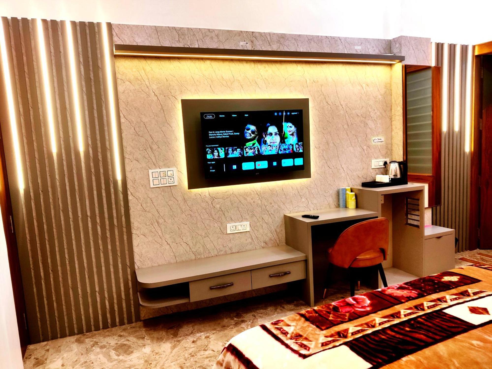 Premium Homestay Near Banke Bihari Ji With Power Backup - Free Wifi - Washing Machine Etc Vrindāvan Exterior foto