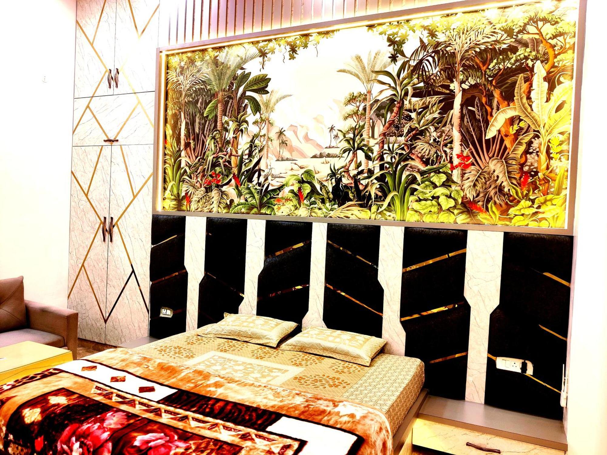 Premium Homestay Near Banke Bihari Ji With Power Backup - Free Wifi - Washing Machine Etc Vrindāvan Exterior foto