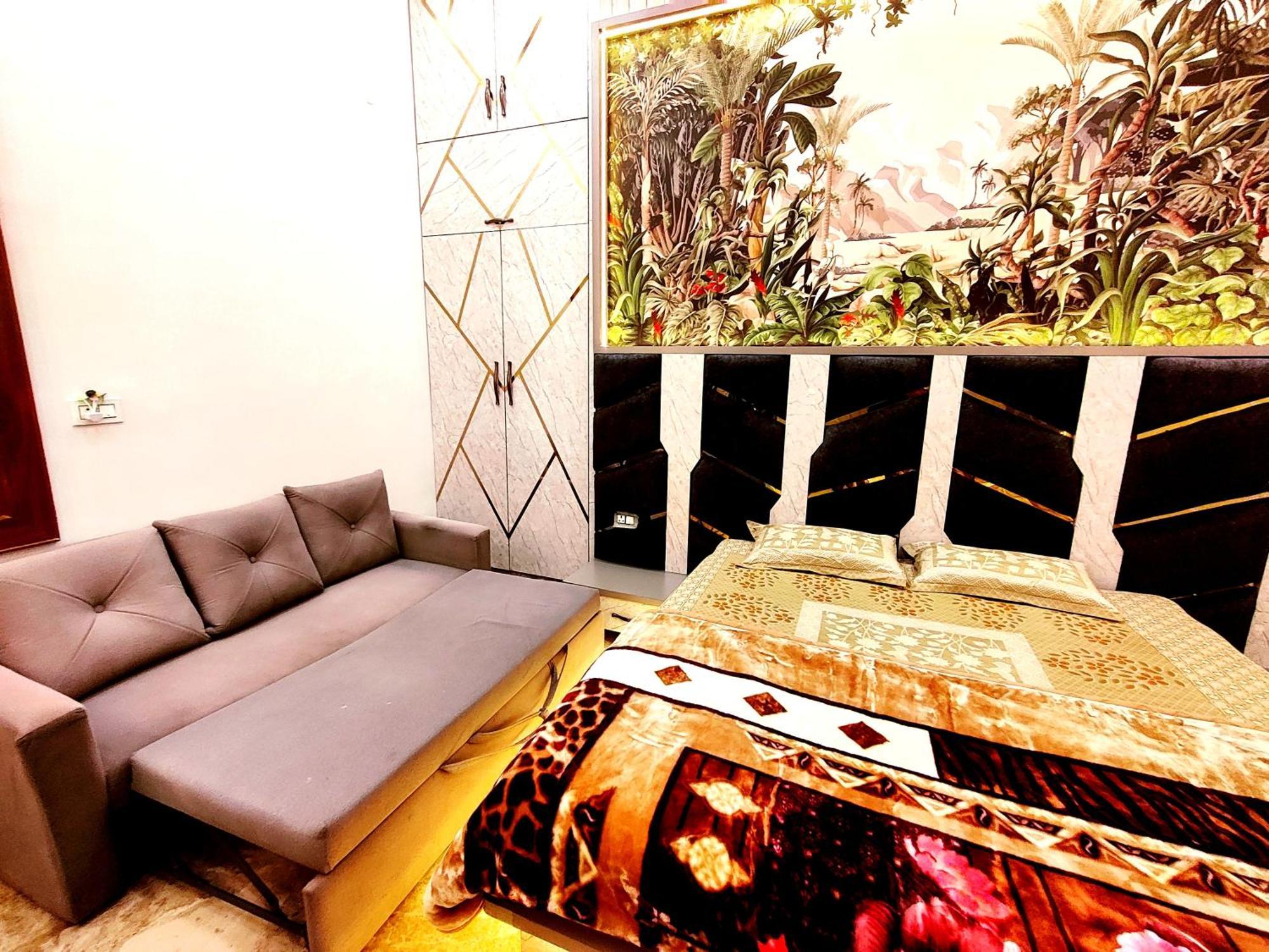 Premium Homestay Near Banke Bihari Ji With Power Backup - Free Wifi - Washing Machine Etc Vrindāvan Exterior foto