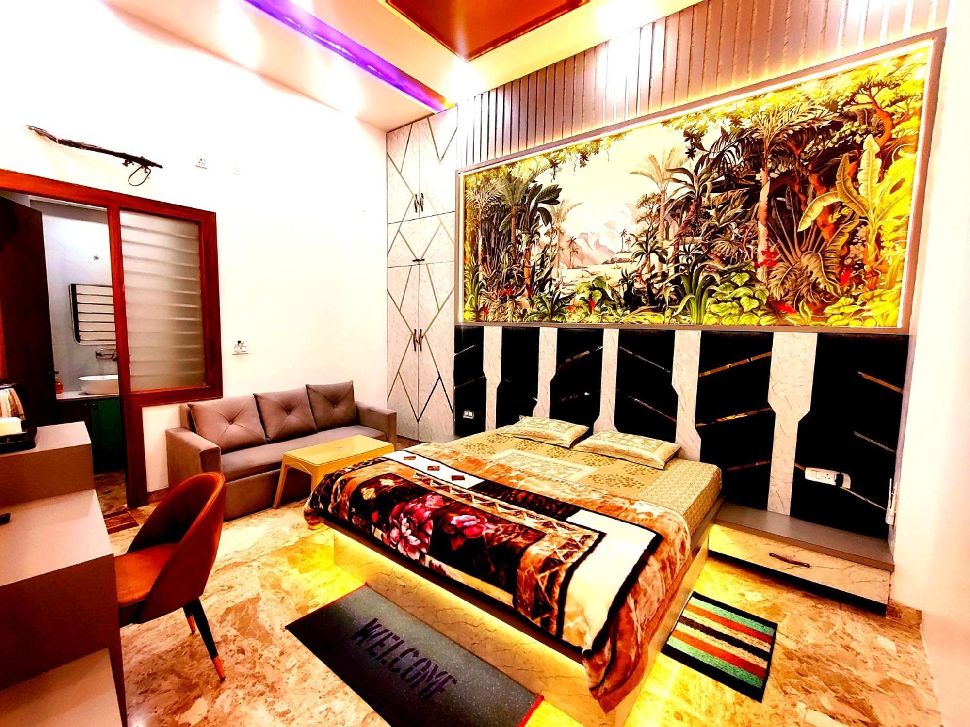 Premium Homestay Near Banke Bihari Ji With Power Backup - Free Wifi - Washing Machine Etc Vrindāvan Exterior foto