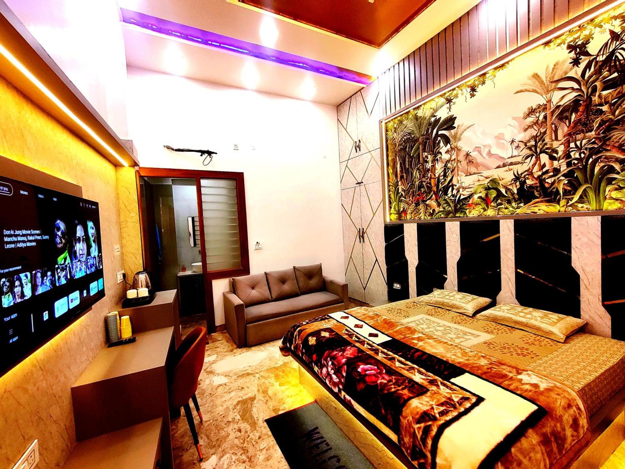 Premium Homestay Near Banke Bihari Ji With Power Backup - Free Wifi - Washing Machine Etc Vrindāvan Exterior foto