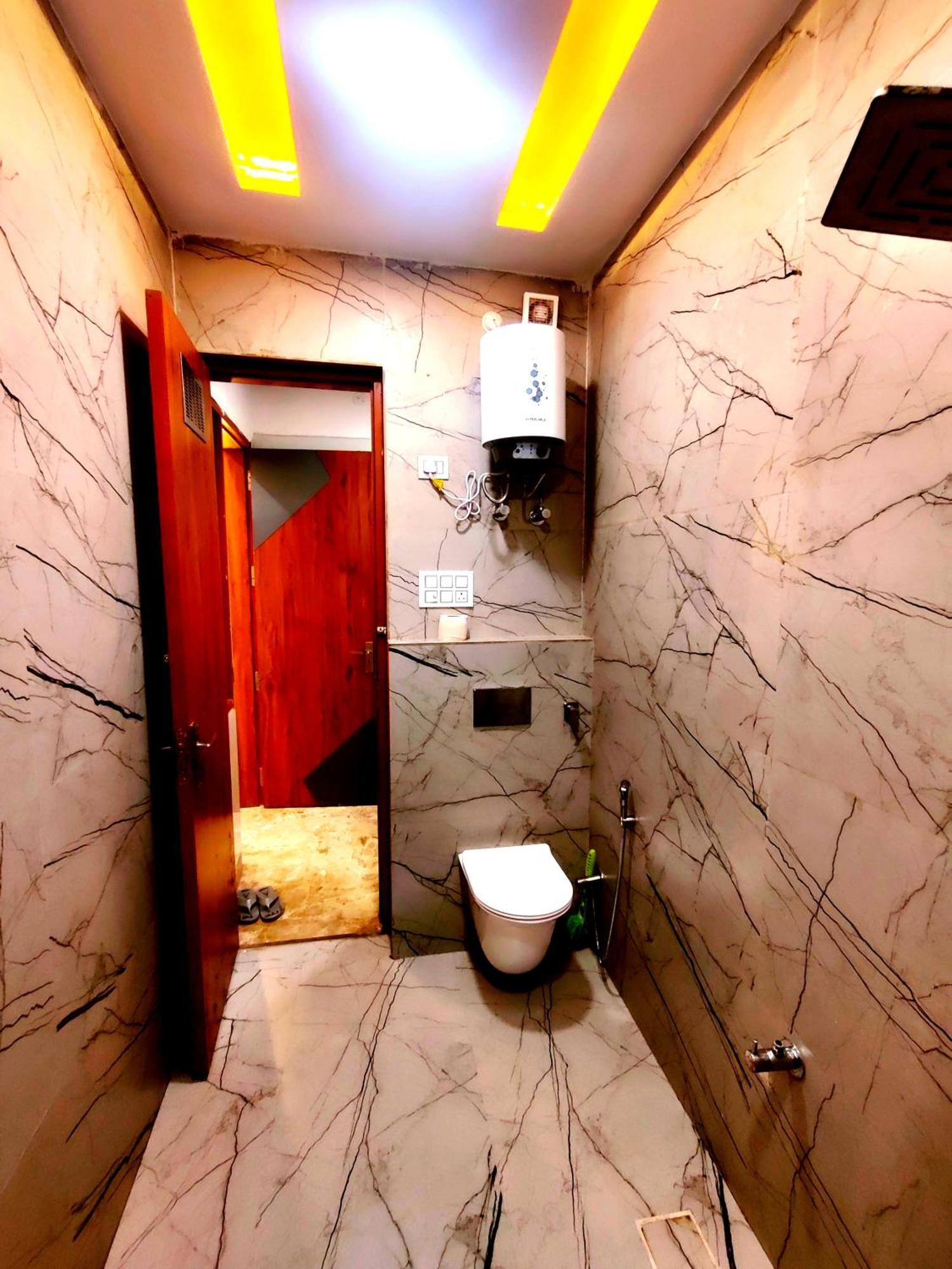 Premium Homestay Near Banke Bihari Ji With Power Backup - Free Wifi - Washing Machine Etc Vrindāvan Exterior foto