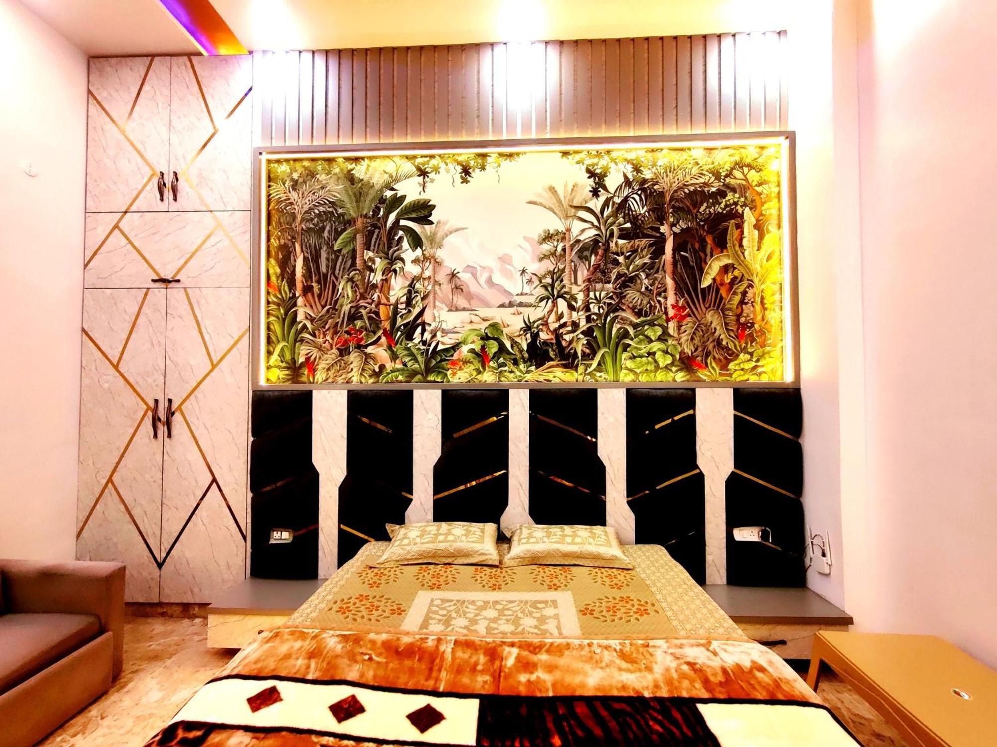 Premium Homestay Near Banke Bihari Ji With Power Backup - Free Wifi - Washing Machine Etc Vrindāvan Exterior foto